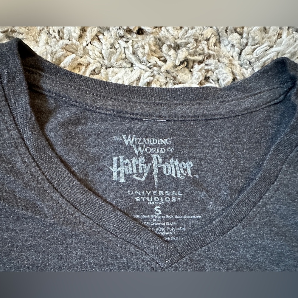 Universal Studios Harry Potter Hogwarts shirt - Picture 3 of 4